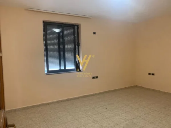 Tirane, jepet me qera ambjent biznesi Kati 1, 62 m² 450 € (RRUGA MUHAMET GJOLLESHA)