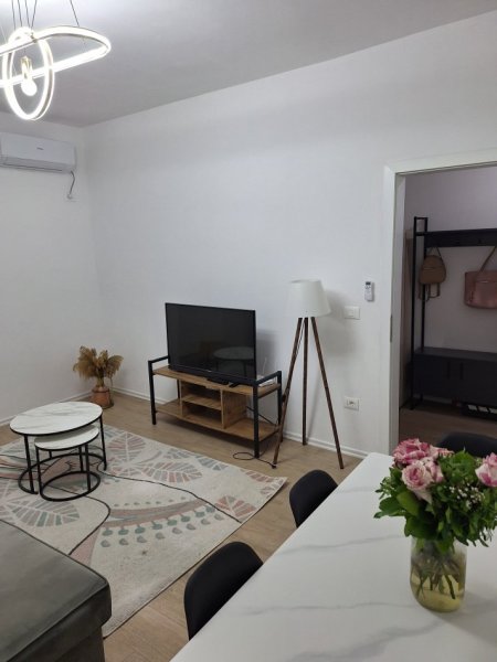 Tirane, jepet me qera apartament Kati 2, 75 m² 600 € (Qendra)