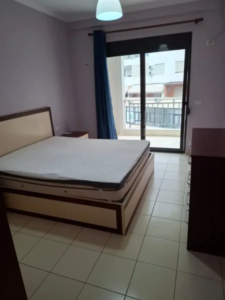Tirane, jepet me qera apartament 1+1+Ballkon Kati 3, 60 m² 420 € (o zone)