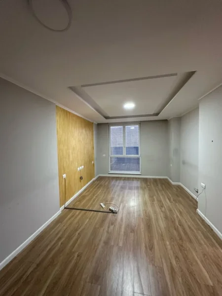 Tirane, jepet me qera zyre Kati 3, 121 m² 1.000 € (21 dhjetori)