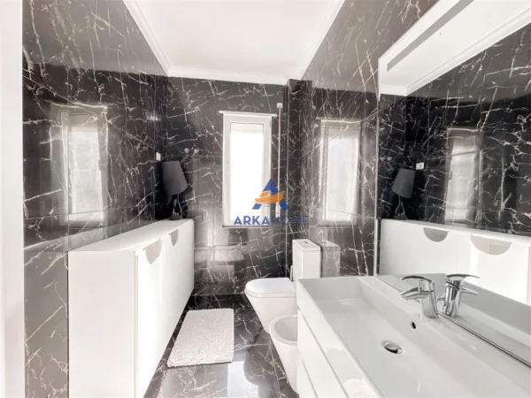 Tirane, shitet apartament 3+1+Ballkon Kati 3, 123 m² 250.000 € (KOPSHTI BOTANIK)