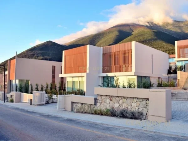 Dhermi - Palase, shitet apartament 3+1 Kati 2, 153 m² 520.000 € 