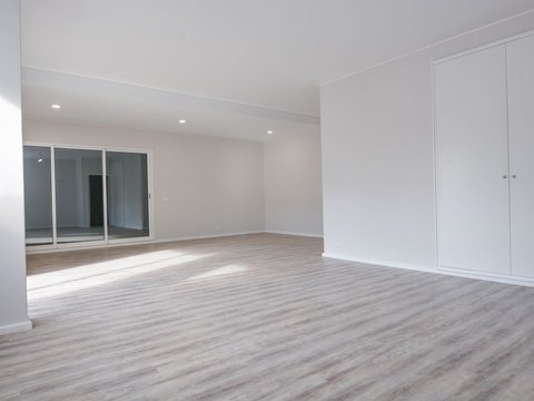 Tirane, jepet me qera zyre Kati 8, 70 m² 470 € (21 dhjetori)