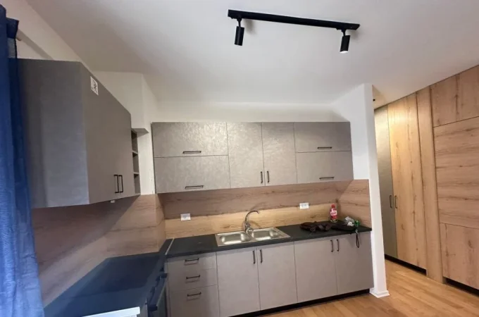 Tirane, jepet me qera apartament 1+1 Kati 3, 70 m² 570 € (selite)