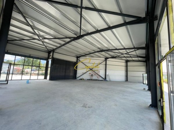 Tirane, shitet magazine Kati 0, 2.300 m² 550.000 € (ZALL-HERR)
