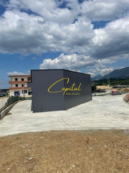 Tirane, shitet magazine Kati 0, 2.300 m² 550.000 € (ZALL-HERR)