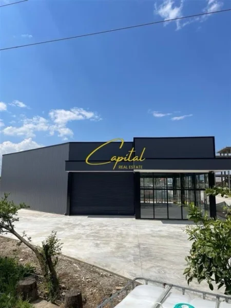 Tirane, shitet magazine Kati 0, 2.300 m² 550.000 € (ZALL-HERR)