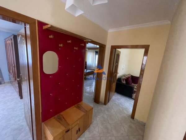 Tirane, jepet me qera apartament 2+1+Ballkon Kati 5, 90 m² 500 € (ISH STACIONI I TRENIT)