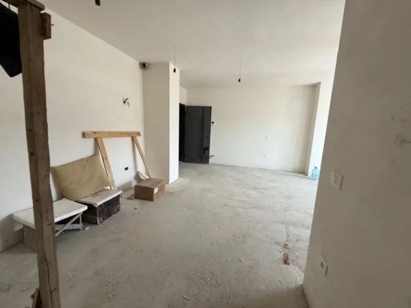 Tirane, shitet apartament 2+1+Ballkon Kati 2, 114 m² 330.000 € (STADIUMI DINAMO)