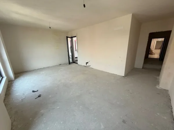 Tirane, shitet apartament 2+1+Ballkon Kati 6, 105 m² 305.000 € (STADIUMI DINAMO)