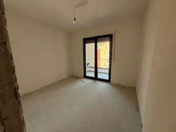 Tirane, shitet apartament 2+1+Ballkon Kati 6, 105 m² 305.000 € (STADIUMI DINAMO)