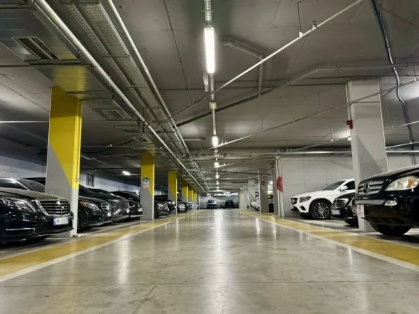 Tirane, shitet garazh | post parkimi Kati -1, 1.000 m² 750.000 € (ASTIR)