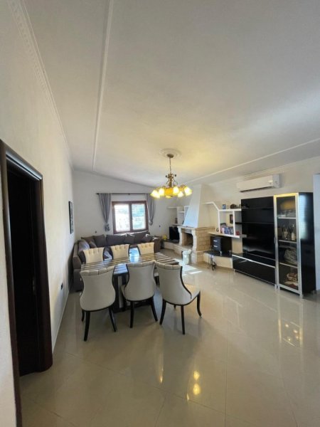 Tirane, shes Vile 5+1+Ballkon Kati 1, 400 m² 300.000 € (farke)
