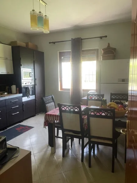 Tirane, shes Vile 5+1+Ballkon Kati 1, 400 m² 300.000 € (farke)
