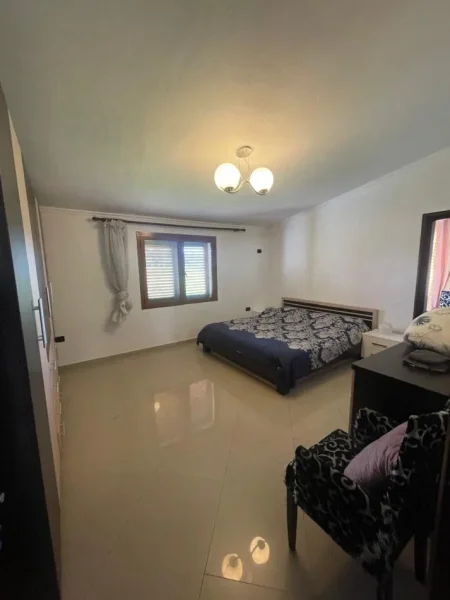 Tirane, shes Vile 5+1+Ballkon Kati 1, 400 m² 300.000 € (farke)