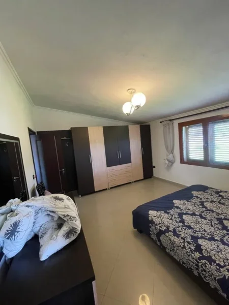 Tirane, shes Vile 5+1+Ballkon Kati 1, 400 m² 300.000 € (farke)