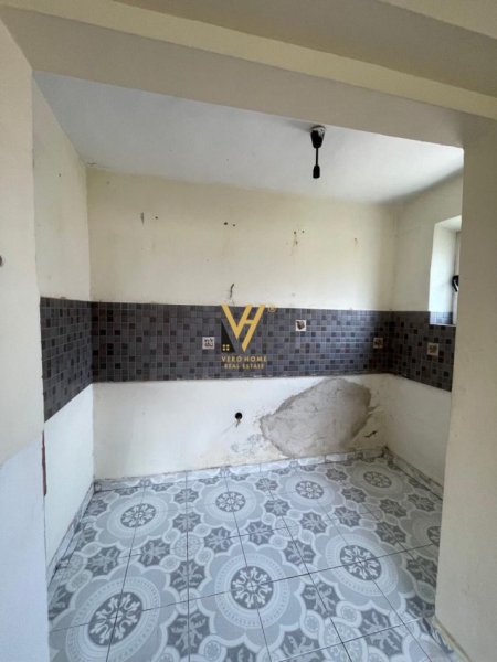 Tirane, shitet apartament 2+1+Ballkon Kati 4, 76 m² 129.000 € (ISH RESTORANT DURRESI)