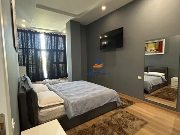 Tirane, jepet me qera apartament 1+1+Ballkon Kati 1, 120 m² 650 € (LIQENI I THATE)