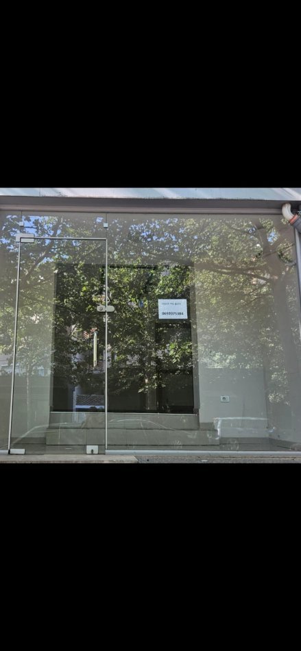 Tirane, jepet me qera dyqan Kati 0, 40 m² 400 € 