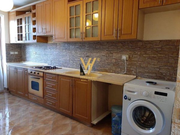 Tirane, jepet me qera apartament 2+1+Ballkon Kati 3, 70 m² 450 € (XHAMIA E TABAKEVE)