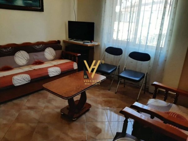 Tirane, jepet me qera apartament 2+1+Ballkon Kati 3, 70 m² 450 € (XHAMIA E TABAKEVE)