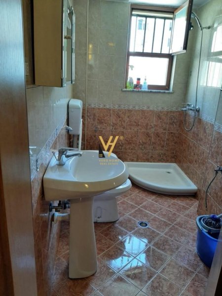 Tirane, jepet me qera apartament 2+1+Ballkon Kati 3, 70 m² 450 € (XHAMIA E TABAKEVE)