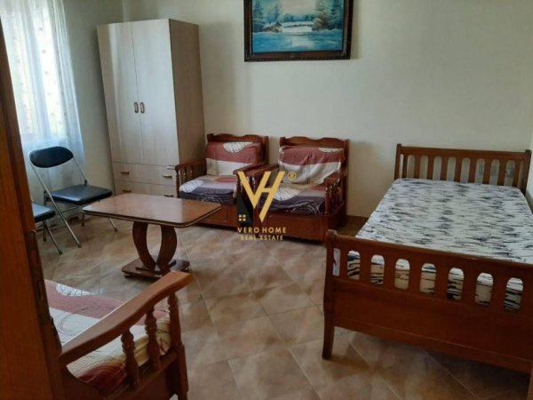 Tirane, jepet me qera apartament 2+1+Ballkon Kati 3, 70 m² 450 € (XHAMIA E TABAKEVE)