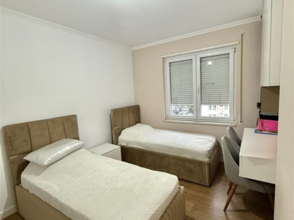 Tirane, jepet me qera apartament 2+1+Ballkon Kati 4, 110 m² 1.000 € (RRUGA ELBASANIT)