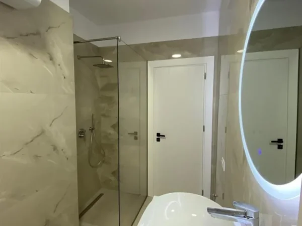 Tirane, jepet me qera apartament 2+1+Ballkon Kati 4, 110 m² 1.000 € (RRUGA ELBASANIT)