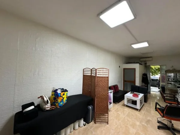 Tirane, jepet me qera ambjent biznesi Kati 0, 32 m² 450 € (Rruga Myslym Shyri)