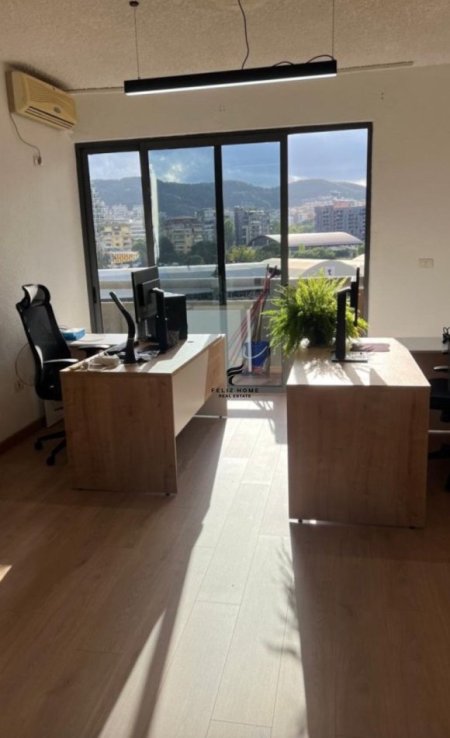 Tirane, jepet me qera zyre Kati 5, 20 m² 300 € (RRUGA E KOSOVAREVE)