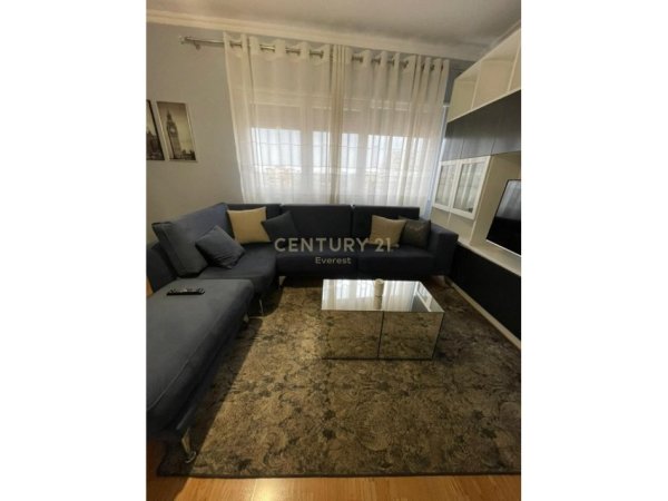 Tirane, jepet me qera apartament 1+1 Kati 6, 70 m² 500 € (ALI DEMI)