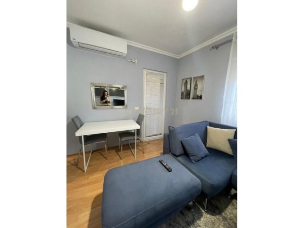 Tirane, jepet me qera apartament 1+1 Kati 6, 70 m² 500 € (ALI DEMI)