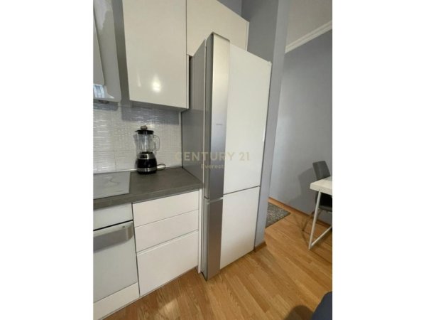 Tirane, jepet me qera apartament 1+1 Kati 6, 70 m² 500 € (ALI DEMI)