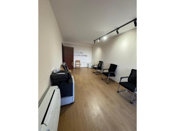 Tirane, jepet me qera zyre Kati 1, 40 m² 700 € (BLV. ZOGU I PARE)