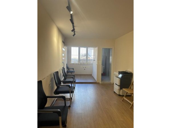 Tirane, jepet me qera zyre Kati 1, 40 m² 700 € (BLV. ZOGU I PARE)