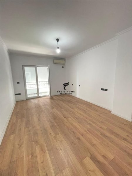 Tirane, shitet apartament 2+1+Ballkon Kati 3, 100 m² 160.000 € (ISH PARKU)
