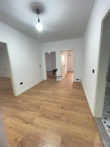 Tirane, shitet apartament 2+1+Ballkon Kati 3, 100 m² 160.000 € (ISH PARKU)