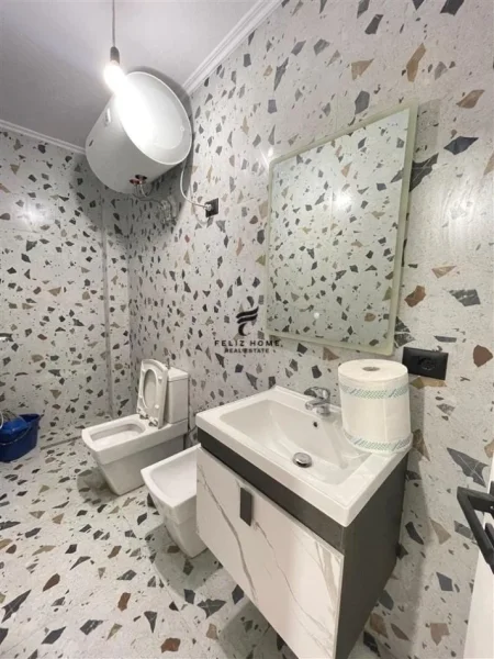 Tirane, shitet apartament 2+1+Ballkon Kati 3, 100 m² 160.000 € (ISH PARKU)