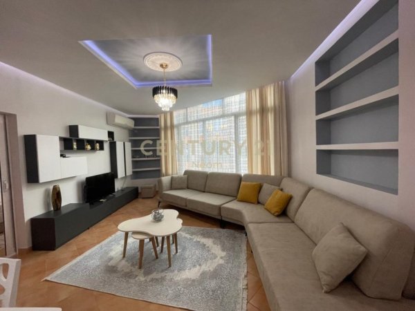 Tirane, jepet me qera apartament 1+1 Kati 4, 75 m² 600 € (Liqeni Thate)