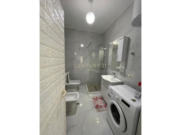 Tirane, jepet me qera apartament 1+1 Kati 4, 75 m² 600 € (Liqeni Thate)