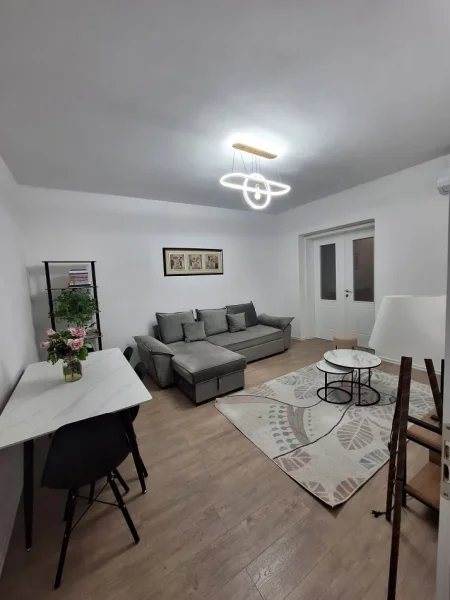 Tirane, jepet me qera apartament 1+1 Kati 2, 74 m² 600 € (Rruga e Barrikadave)