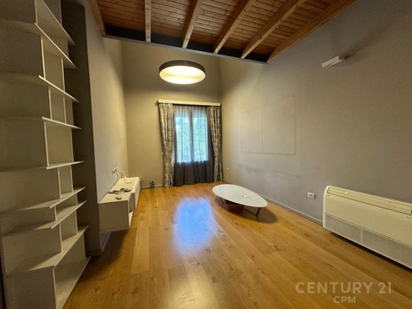 Tirane, jepet me qera zyre Kati 3, 200 m² 1.800 € (Pranë SPAK, Tiranë)