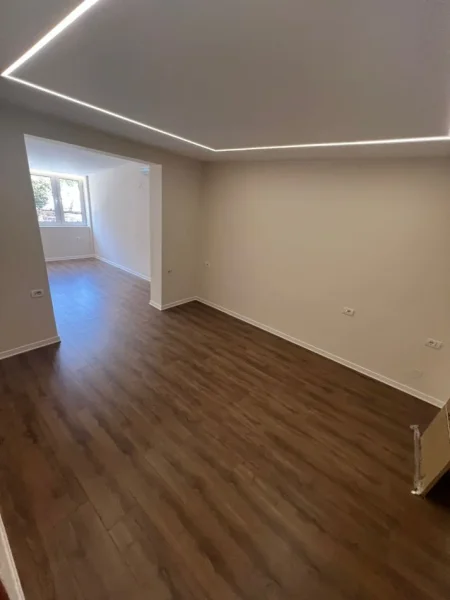 Tirane, jepet me qera zyre Kati 2, 40 m² 630 € (blloku)