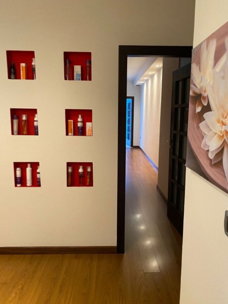 Tirane, jepet me qera ambjent biznesi Kati 1, 40 m² 1.000 € 