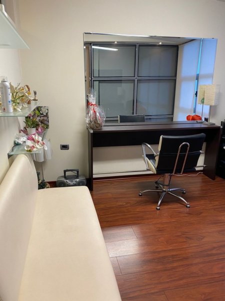 Tirane, jepet me qera ambjent biznesi Kati 1, 40 m² 1.000 € 