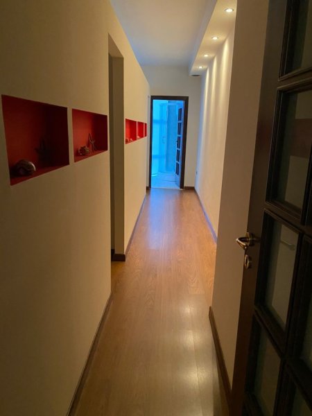 Tirane, jepet me qera ambjent biznesi Kati 1, 40 m² 1.000 € 