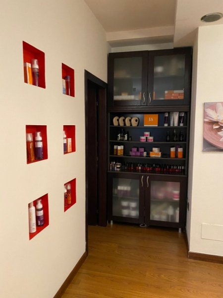 Tirane, jepet me qera ambjent biznesi Kati 1, 40 m² 1.000 € 