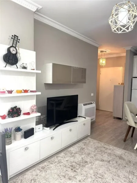 Tirane, jepet me qera apartament 1+1 Kati 3, 60 m² 550 € (Rruga Kavajes)