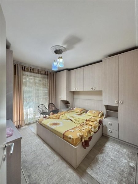 Tirane, jepet me qera apartament 1+1 Kati 3, 60 m² 550 € (Rruga Kavajes)